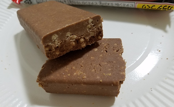 SAVAS PROTEIN BAR チョコレート中身割